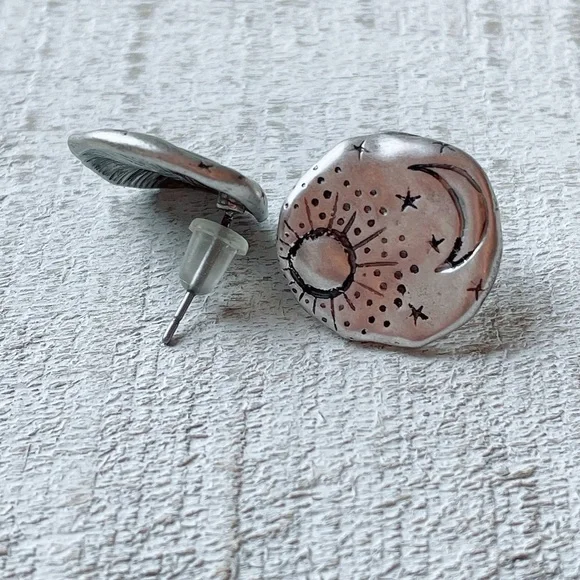 Free People moon + sun celestial silver stud earrings NWOT - Picture 3 of 3